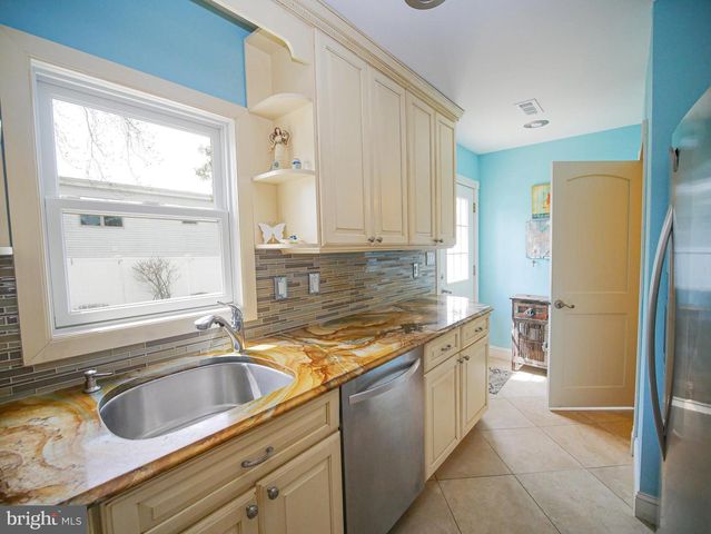 108 N SUFFOLK AVE, Ventnor City, NJ 08406