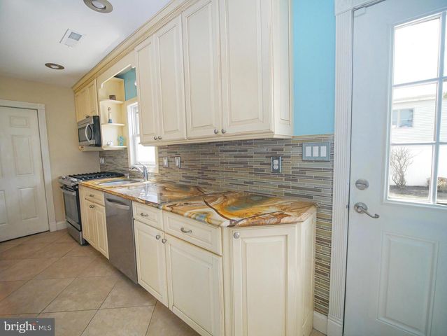 108 N SUFFOLK AVE, Ventnor City, NJ 08406
