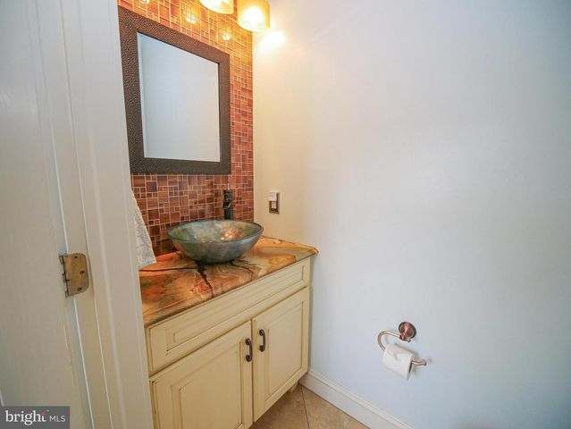 108 N SUFFOLK AVE, Ventnor City, NJ 08406