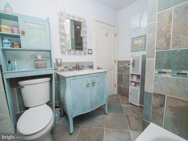 108 N SUFFOLK AVE, Ventnor City, NJ 08406