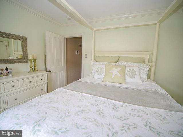 108 N SUFFOLK AVE, Ventnor City, NJ 08406