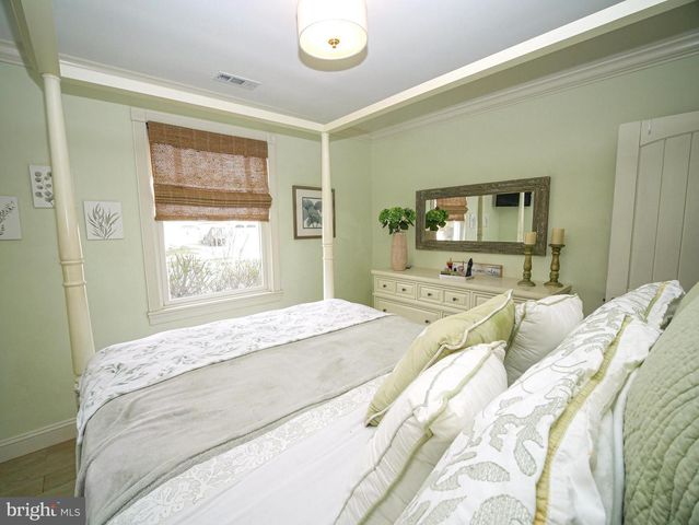 108 N SUFFOLK AVE, Ventnor City, NJ 08406