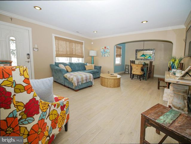 108 N SUFFOLK AVE, Ventnor City, NJ 08406
