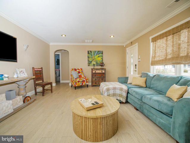 108 N SUFFOLK AVE, Ventnor City, NJ 08406