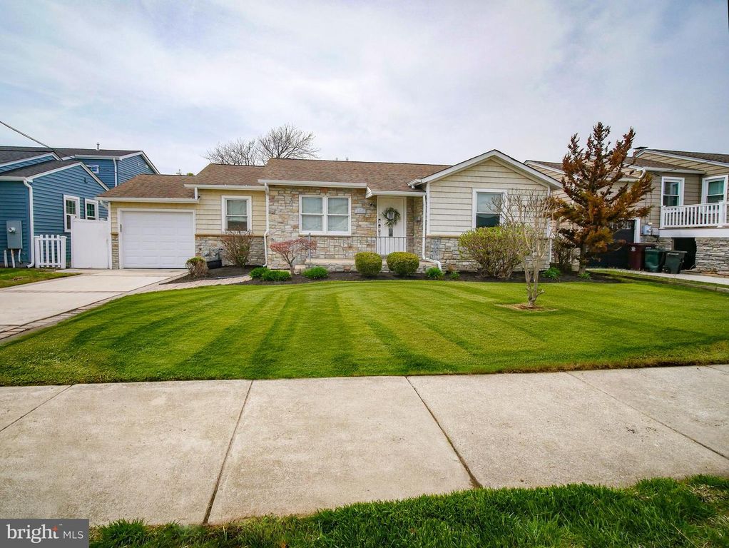 108 N SUFFOLK AVE, Ventnor City, NJ 08406