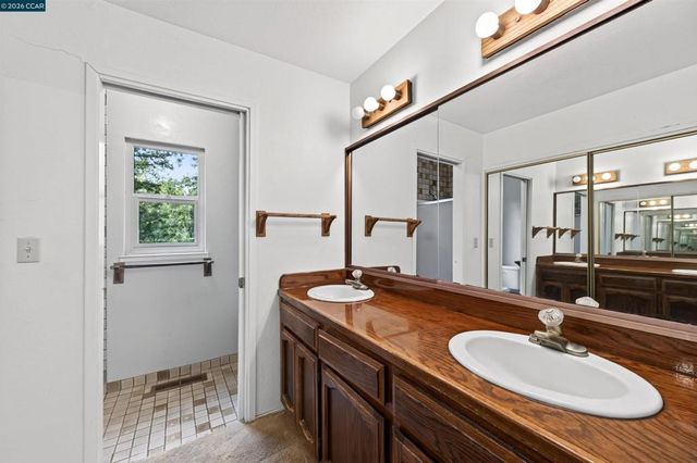 524 Dawkins Dr, Lafayette, CA 94549