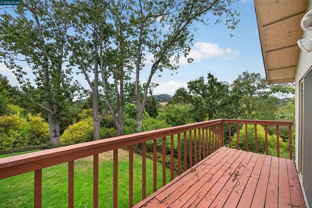 524 Dawkins Dr, Lafayette, CA 94549