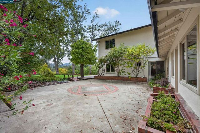 524 Dawkins Dr, Lafayette, CA 94549