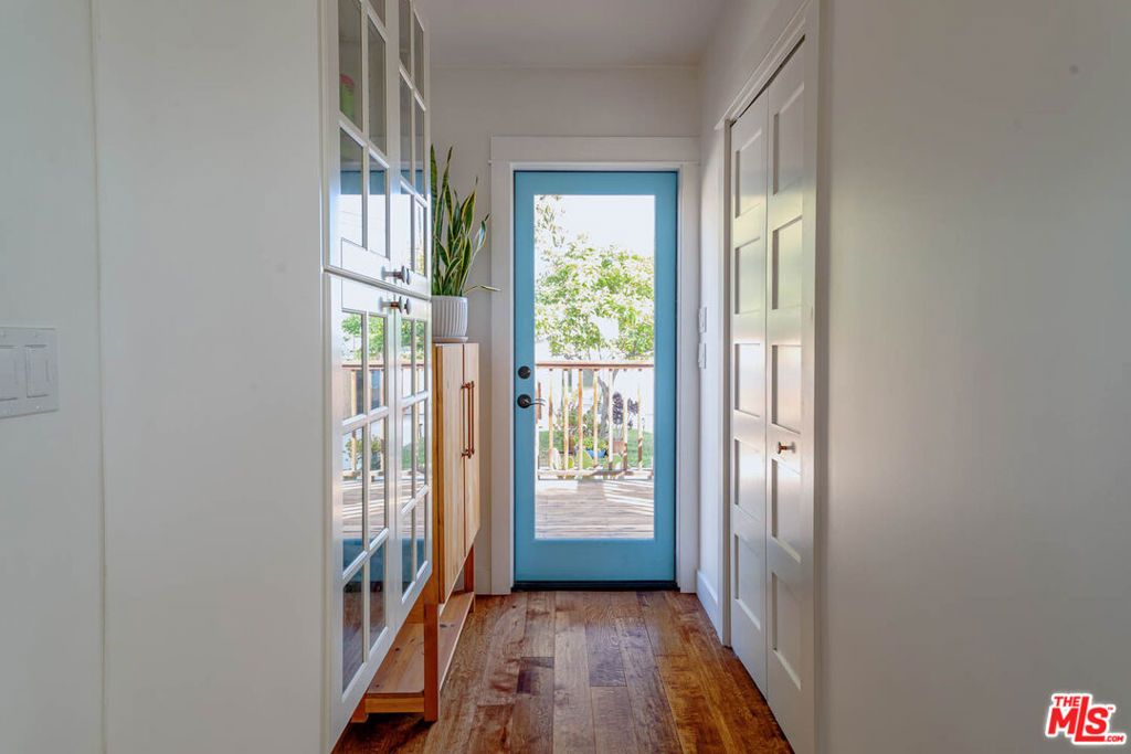 property-img