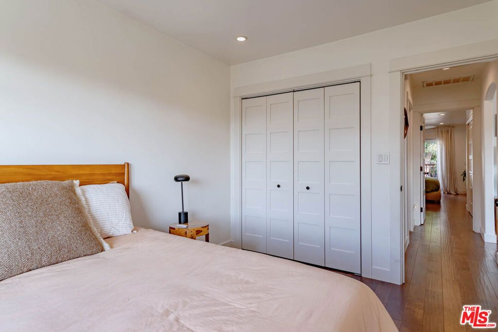 property-img