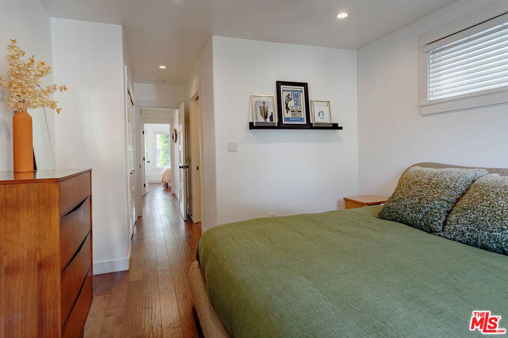 property-img
