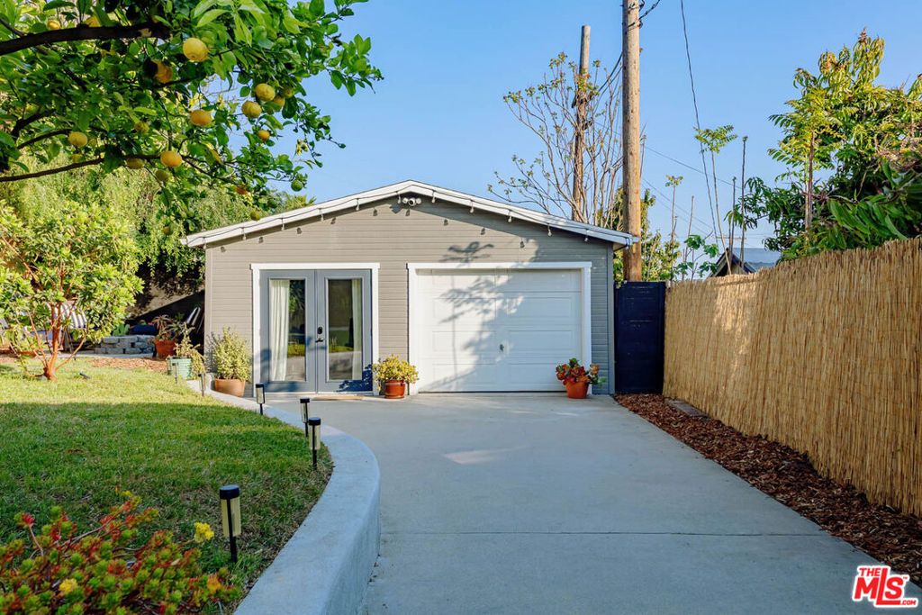 property-img