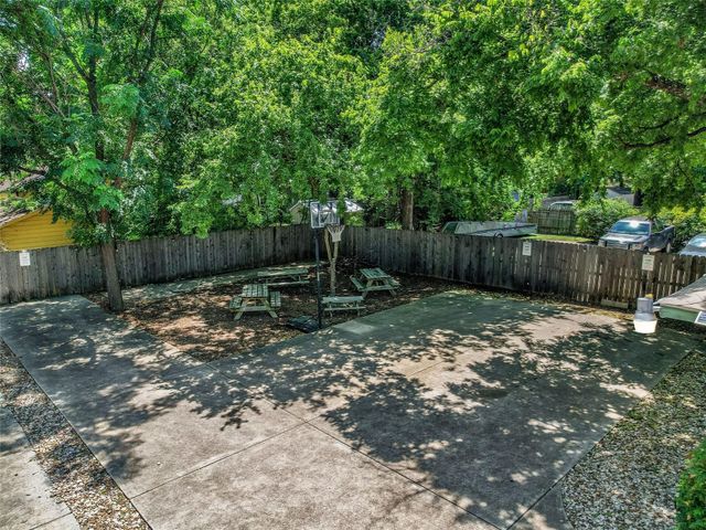 1509 W Koenig LN, Austin, TX 78756
