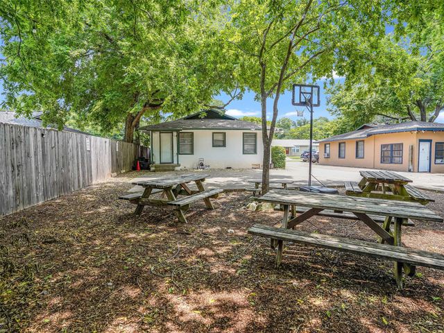 1509 W Koenig LN, Austin, TX 78756