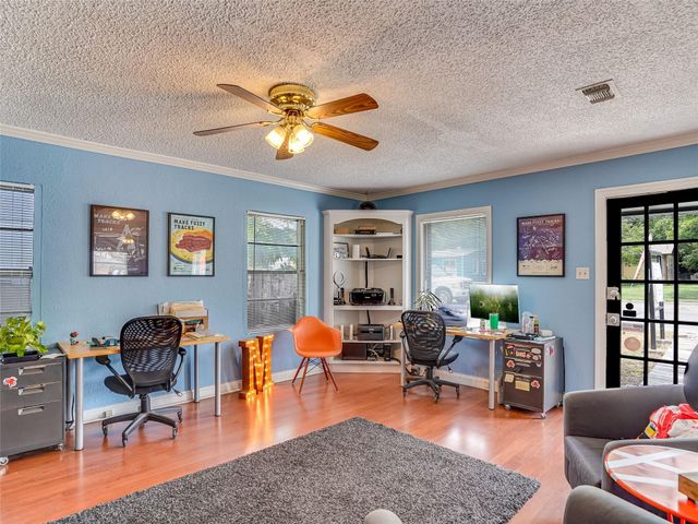 1509 W Koenig LN, Austin, TX 78756