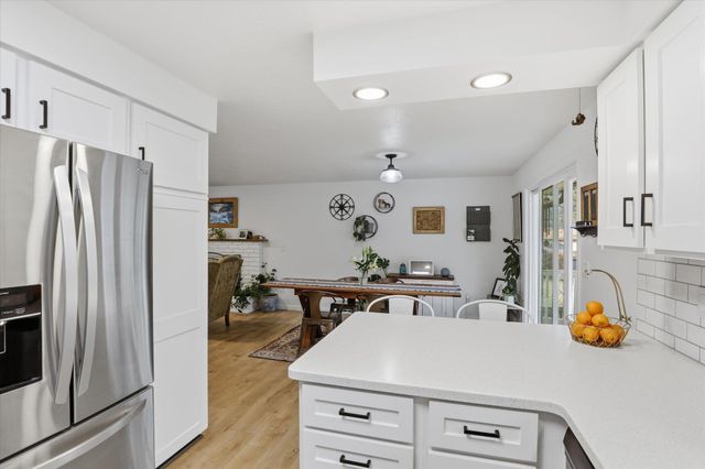 6110 N Cambridge Dr, Spokane, WA 99037