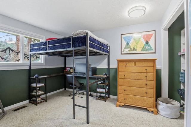 6110 N Cambridge Dr, Spokane, WA 99037