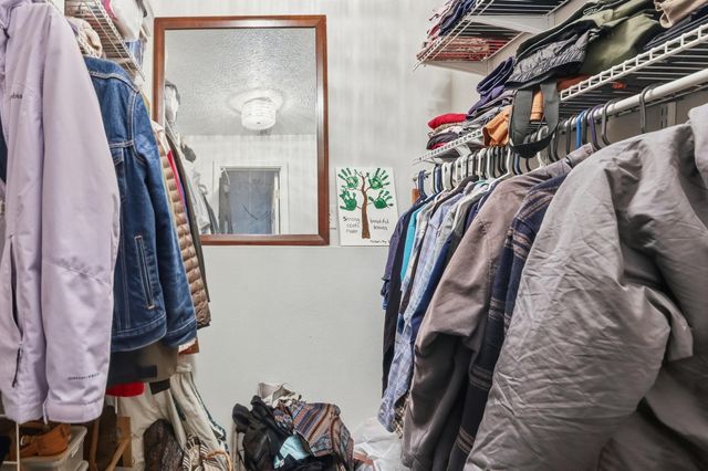 6110 N Cambridge Dr, Spokane, WA 99037