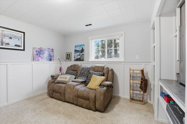 6110 N Cambridge Dr, Spokane, WA 99037