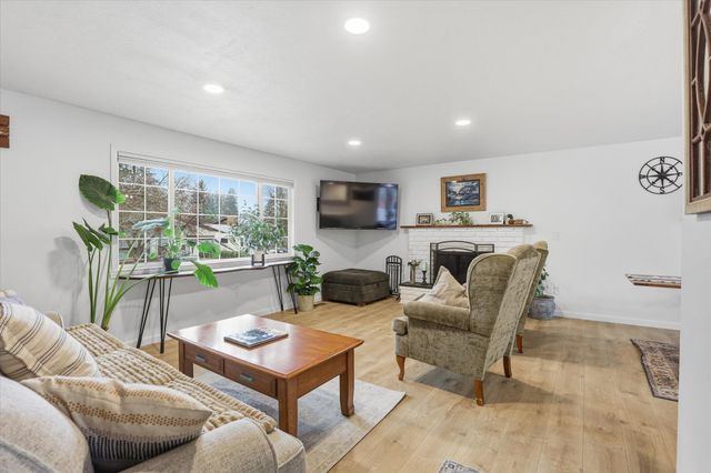 6110 N Cambridge Dr, Spokane, WA 99037