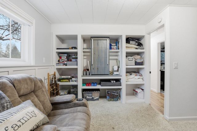 6110 N Cambridge Dr, Spokane, WA 99037