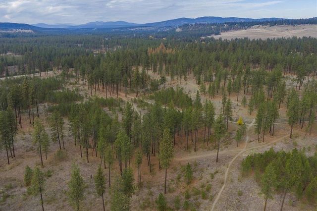 6110 N Cambridge Dr, Spokane, WA 99037