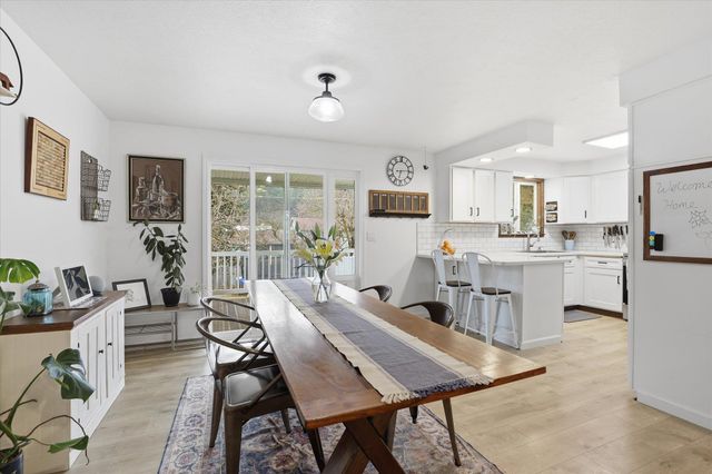 6110 N Cambridge Dr, Spokane, WA 99037