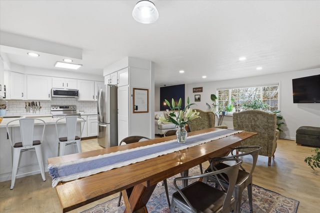 6110 N Cambridge Dr, Spokane, WA 99037