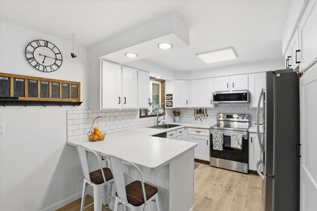 6110 N Cambridge Dr, Spokane, WA 99037