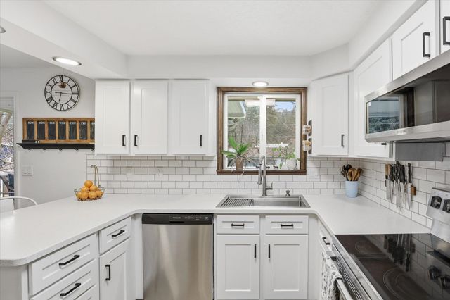 6110 N Cambridge Dr, Spokane, WA 99037