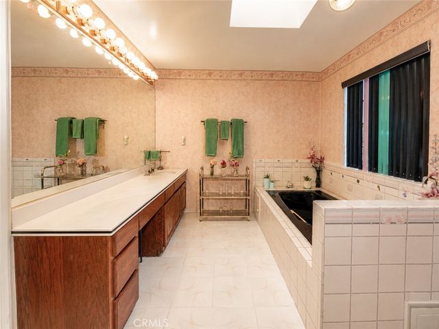 5138 Southridge, Los Angeles, CA 90043
