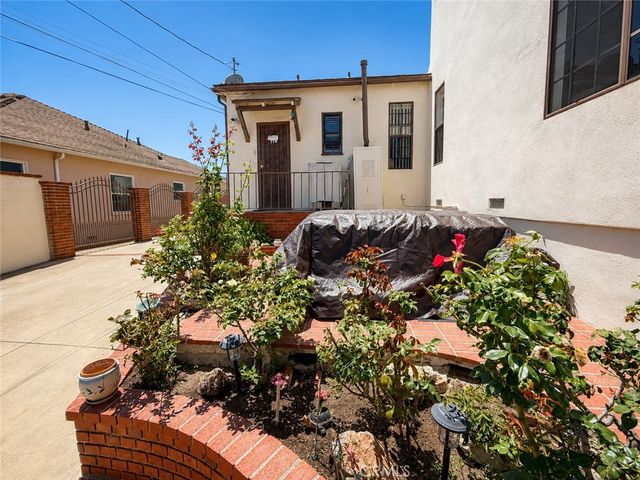 5138 Southridge, Los Angeles, CA 90043