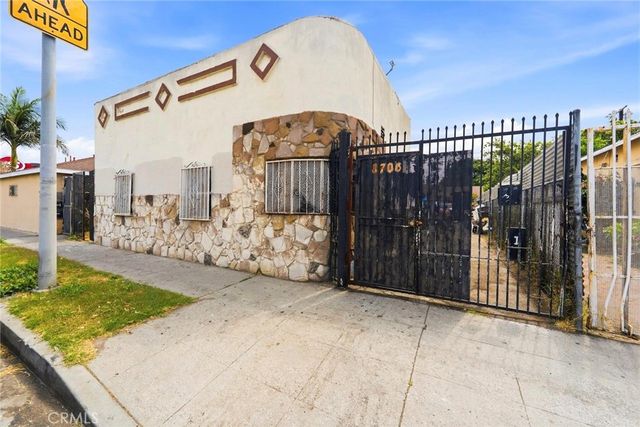 8706 Avalon, Los Angeles, CA 90003