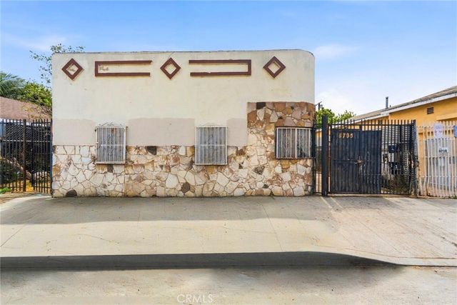 8706 Avalon, Los Angeles, CA 90003