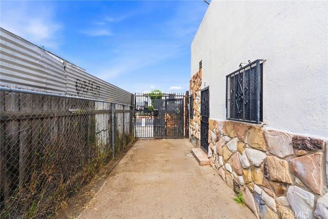 8706 Avalon, Los Angeles, CA 90003