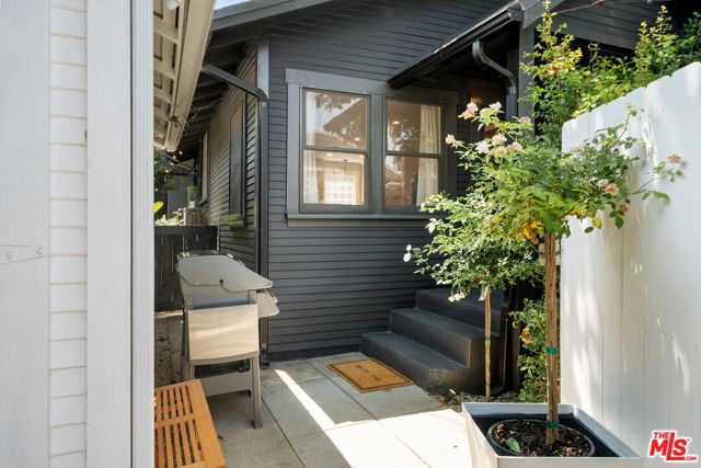 1233 N Genesee Avenue, West Hollywood, CA 90046