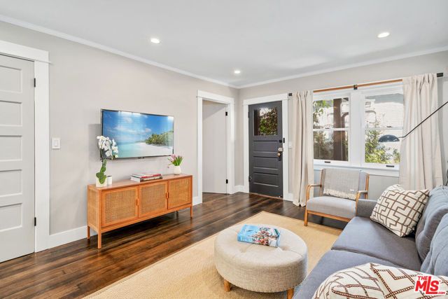 1233 N Genesee Avenue, West Hollywood, CA 90046