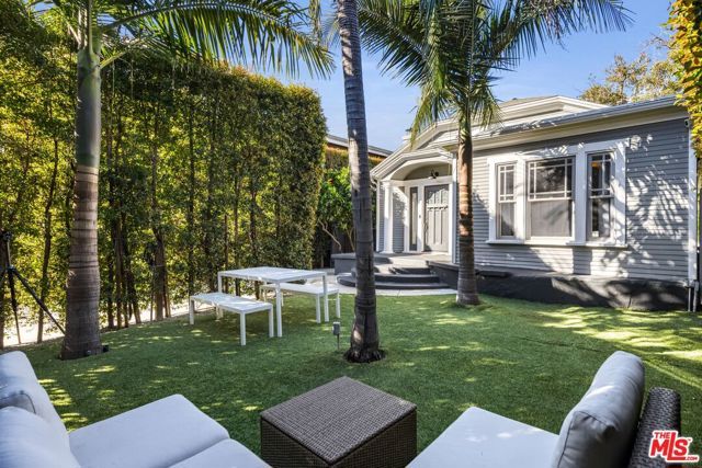 1233 N Genesee Avenue, West Hollywood, CA 90046