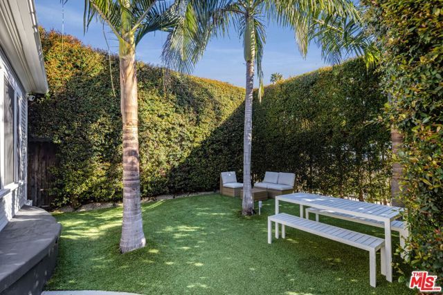 1233 N Genesee Avenue, West Hollywood, CA 90046