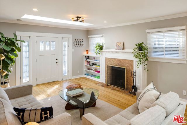 1233 N Genesee Avenue, West Hollywood, CA 90046