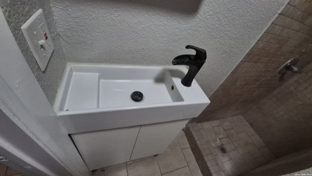 115 Caldwell St Apt 6, San Antonio, TX 78223