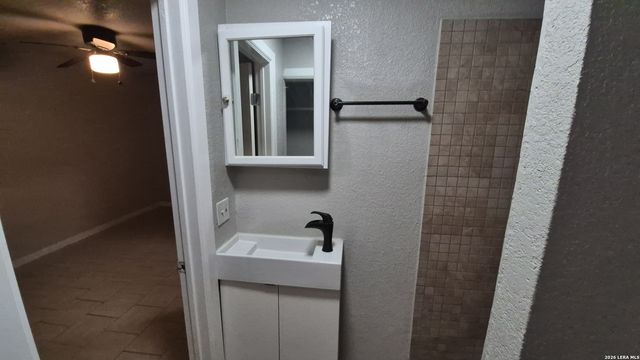 115 Caldwell St Apt 6, San Antonio, TX 78223