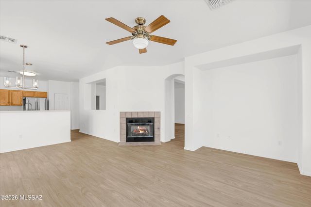 7700 W Wildflower Crest Way, Tucson, AZ 85743