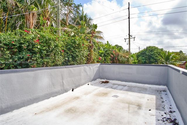 25 NE 12th St, Fort Lauderdale, FL 33304