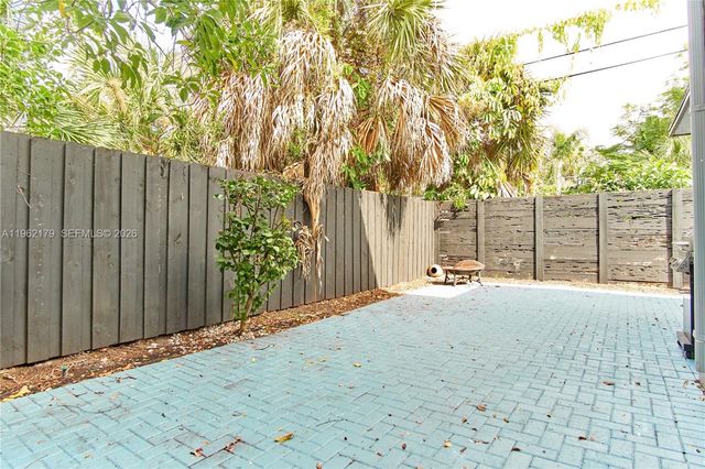 25 NE 12th St, Fort Lauderdale, FL 33304