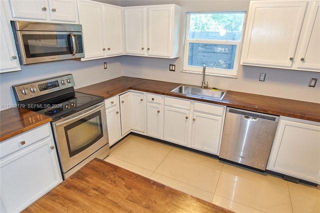 25 NE 12th St, Fort Lauderdale, FL 33304