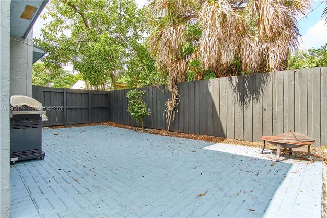 25 NE 12th St, Fort Lauderdale, FL 33304