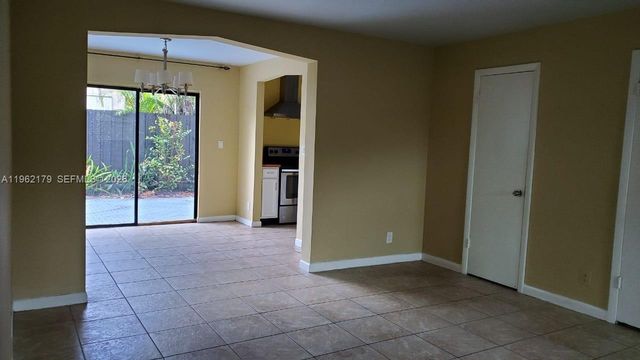 25 NE 12th St, Fort Lauderdale, FL 33304