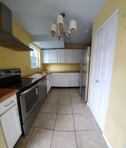 25 NE 12th St, Fort Lauderdale, FL 33304