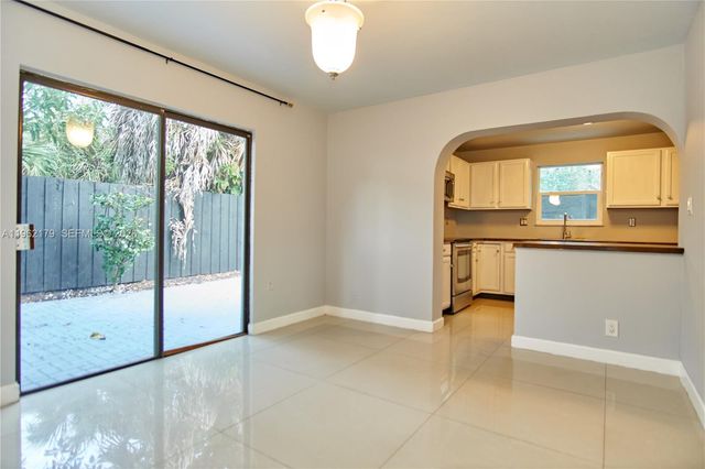 25 NE 12th St, Fort Lauderdale, FL 33304